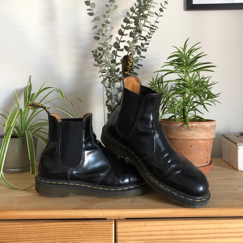 dr martens leather chelsea boots 2976s